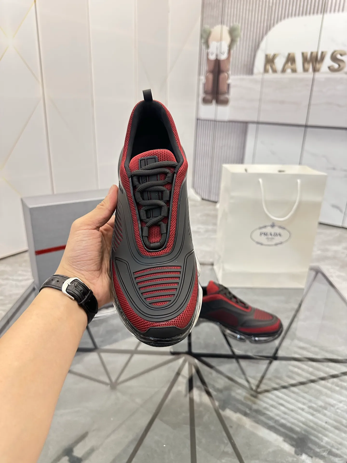 Men's shoes for sale 💰: 💰P660¥ High-end top quality Product trademark: Prada *"Prada*" low-top casual shoes Regular size: 38-45 (can be customized to 46) Product materials: Upper imported from the counter original material, breathable lining, cowhide foot pads, original air cushion outsole. No.: 001